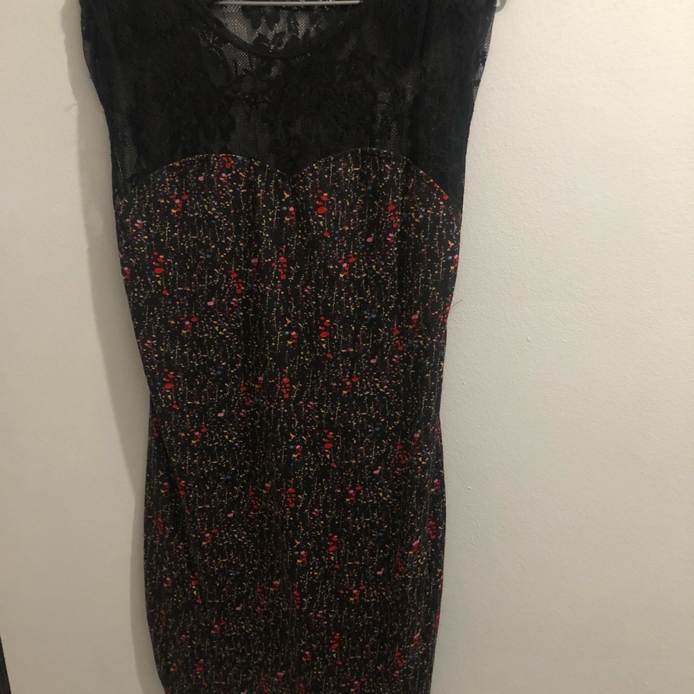 Dresses - Picture 4 of 8
